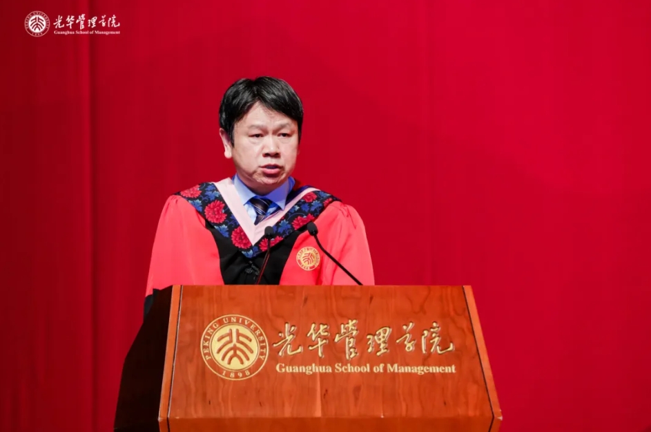 回绝“叙事陷阱”丨北大ONE游戏官网院长刘俏2024年毕业致辞